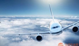 央视新闻爆料飞机视频,惊心动魄的飞机紧急迫降瞬间